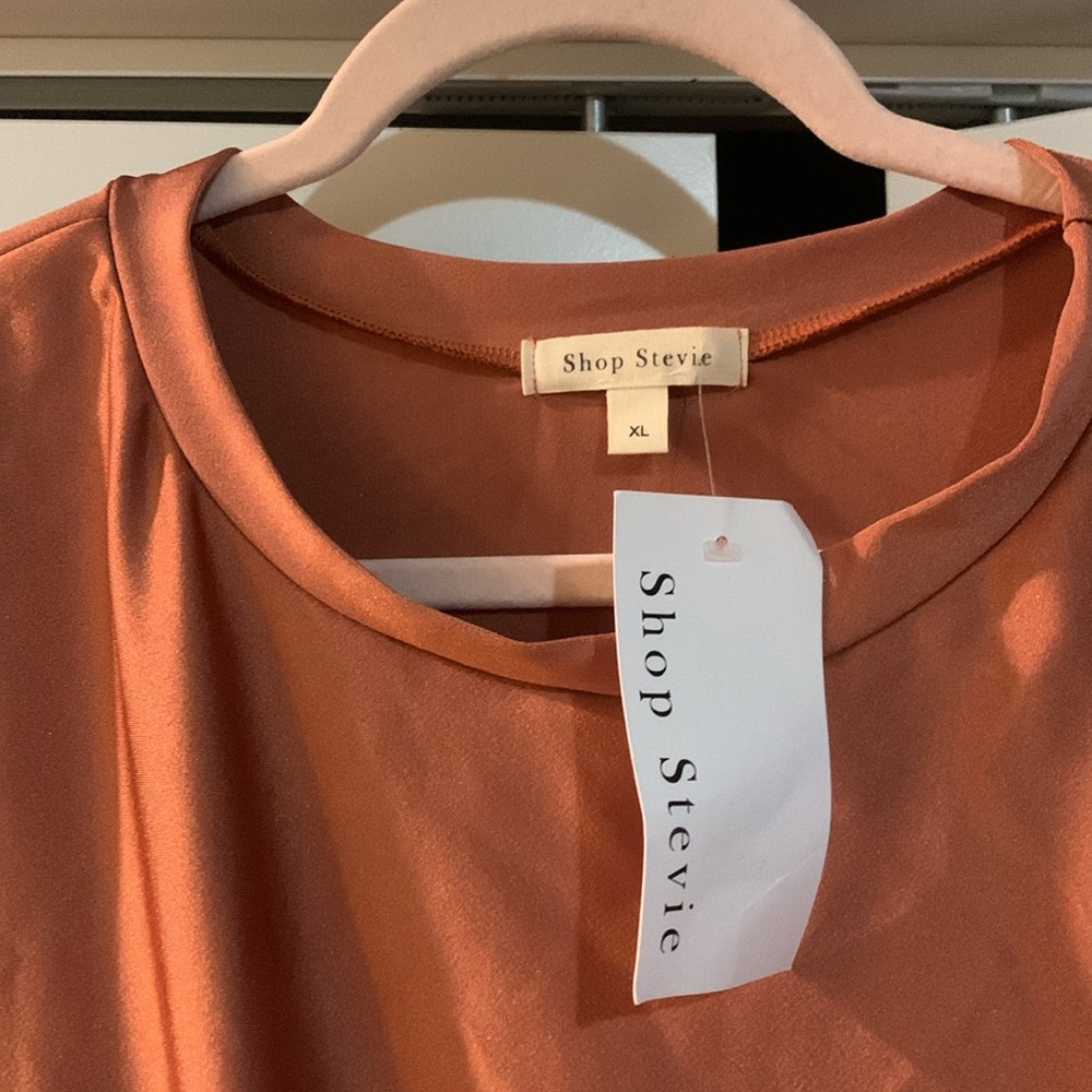 Shop Stevie, midi wrap dress in rose, sz xl - Picture 2 of 5